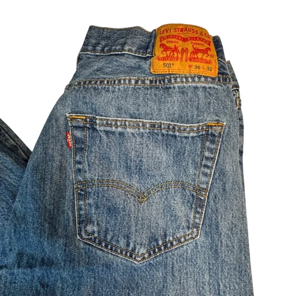 Levis 501 Original Fit Straight Leg Jeans Blue Medium Wash Denim Mens 36x32